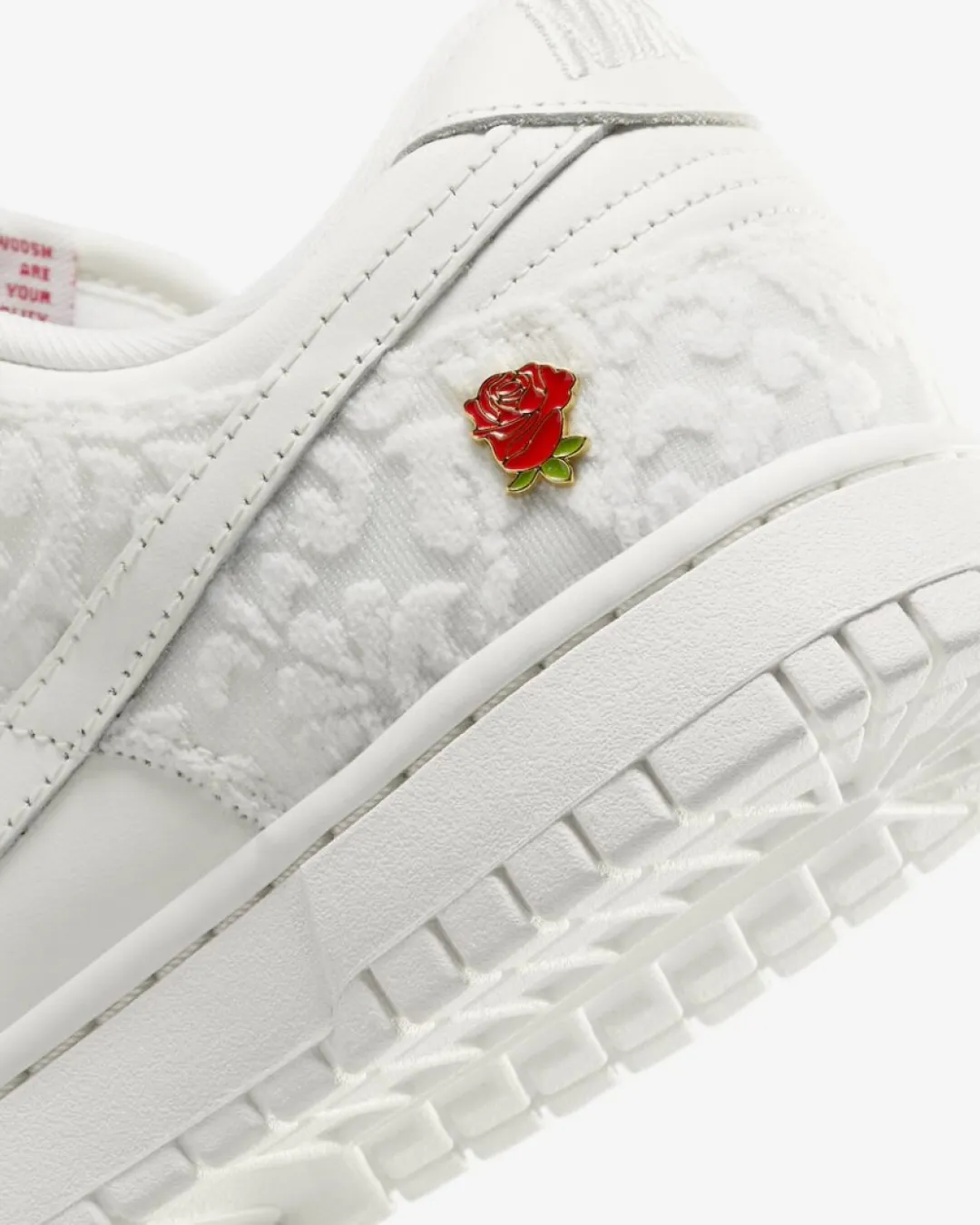 Nike SB Dunk Low ‘Valentines Day - Give Her Flowers’ Sneakers